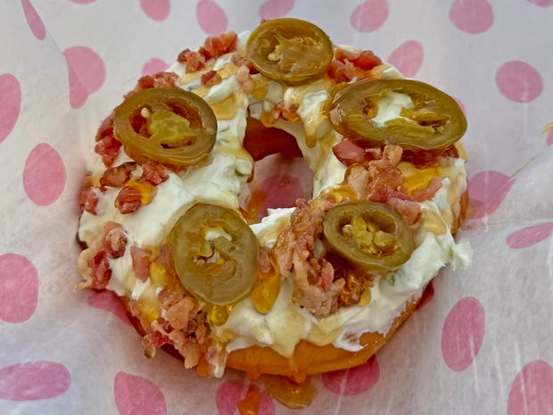 hot-honey-jalapeno-popper-donut.jpg 